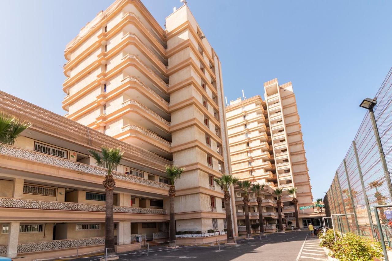 Homeforguest Modern And Recently Renovated Apartment In Arona Arona  Esterno foto