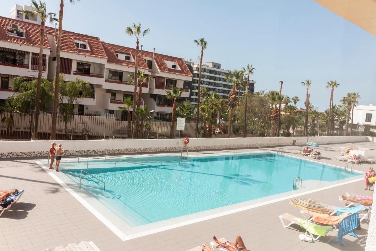 Homeforguest Modern And Recently Renovated Apartment In Arona Arona  Esterno foto