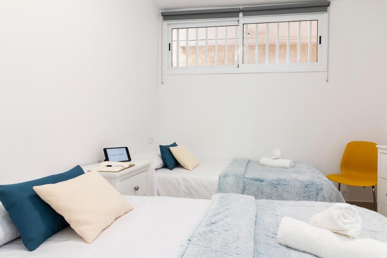 Homeforguest Modern And Recently Renovated Apartment In Arona Arona  Esterno foto