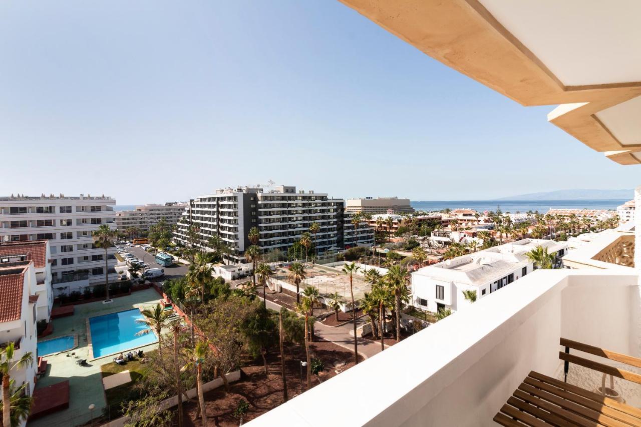 Homeforguest Modern And Recently Renovated Apartment In Arona Arona  Esterno foto